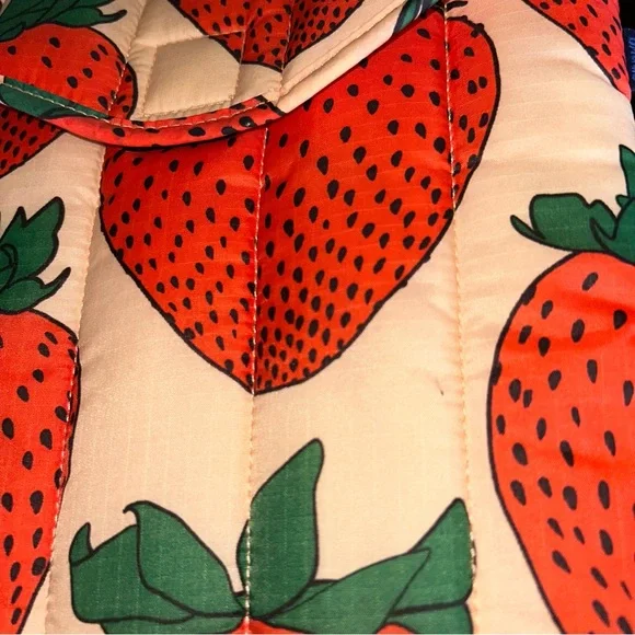Baggu Strawberry Print Puffy Hook & Loop Tablet Sleeve Pouch - Picture 12 of 12